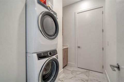 Condo in Sarasota, Florida, 2 bedrooms  № 1648540 - photo 23