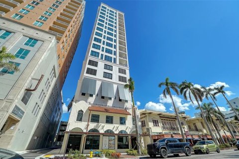 Condo in Sarasota, Florida, 2 bedrooms  № 1648540 - photo 1