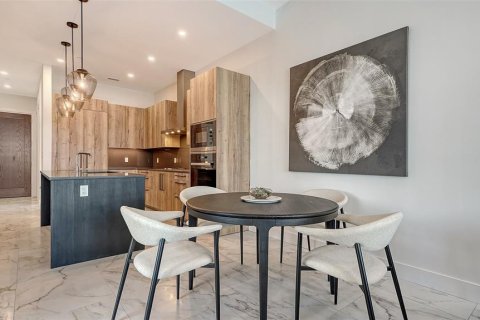 Condo in Sarasota, Florida, 2 bedrooms  № 1648540 - photo 9