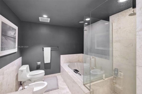 Condo in Miami, Florida, 1 bedroom  № 1756678 - photo 8