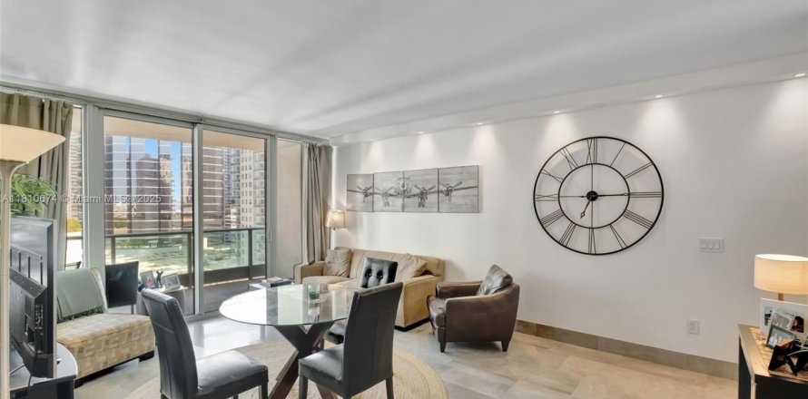 Condo in Miami, Florida, 1 bedroom  № 1756678