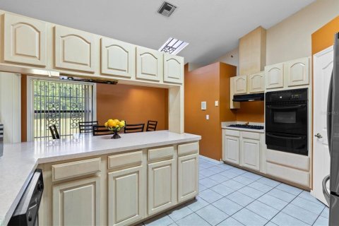 House in Wildwood, Florida 4 bedrooms, 198.16 sq.m. № 2239662 - photo 8