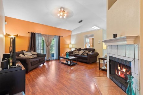 House in Wildwood, Florida 4 bedrooms, 198.16 sq.m. № 2239662 - photo 3