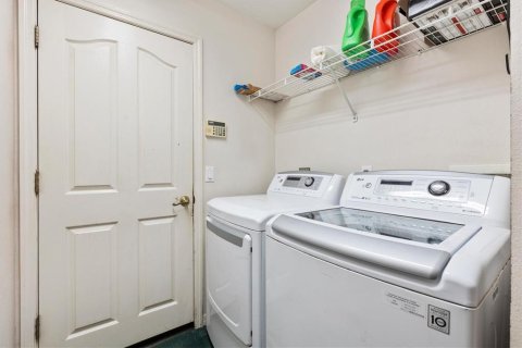 House in Wildwood, Florida 4 bedrooms, 198.16 sq.m. № 2239662 - photo 20