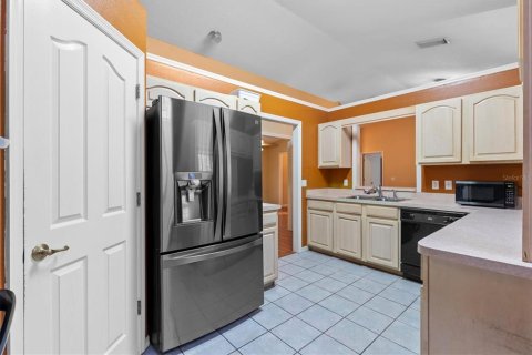 House in Wildwood, Florida 4 bedrooms, 198.16 sq.m. № 2239662 - photo 10