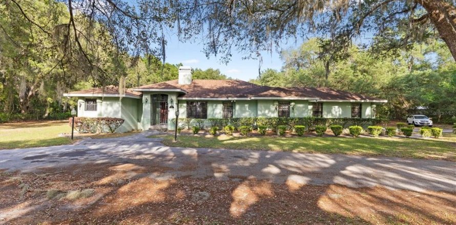 House in Wildwood, Florida 4 bedrooms, 198.16 sq.m. № 2239662