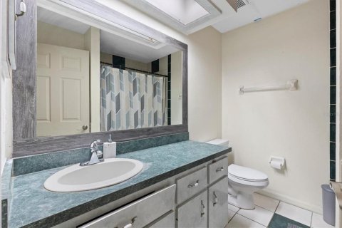 House in Wildwood, Florida 4 bedrooms, 198.16 sq.m. № 2239662 - photo 17