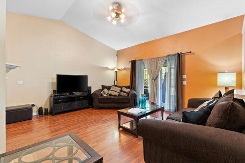 House in Wildwood, Florida 4 bedrooms, 198.16 sq.m. № 2239662 - photo 4