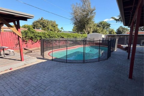 House in Lauderhill, Florida 2 bedrooms, 113.53 sq.m. № 1994881 - photo 30