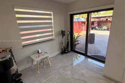 House in Lauderhill, Florida 2 bedrooms, 113.53 sq.m. № 1994881 - photo 12