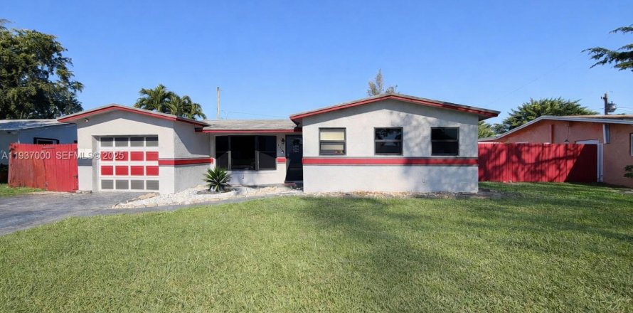 House in Lauderhill, Florida 2 bedrooms, 113.53 sq.m. № 1994881