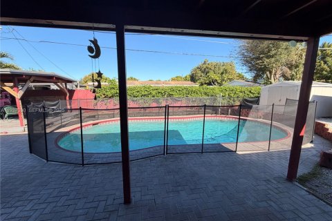 House in Lauderhill, Florida 2 bedrooms, 113.53 sq.m. № 1994881 - photo 26