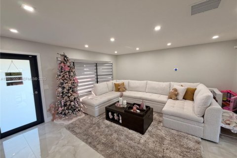 House in Lauderhill, Florida 2 bedrooms, 113.53 sq.m. № 1994881 - photo 5