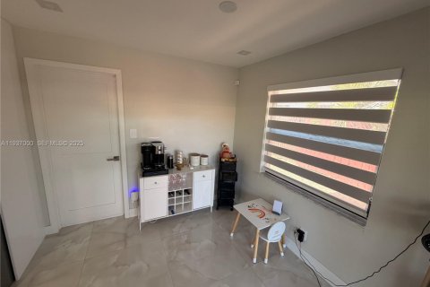 House in Lauderhill, Florida 2 bedrooms, 113.53 sq.m. № 1994881 - photo 11