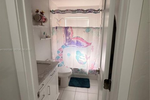 House in Lauderhill, Florida 2 bedrooms, 113.53 sq.m. № 1994881 - photo 14