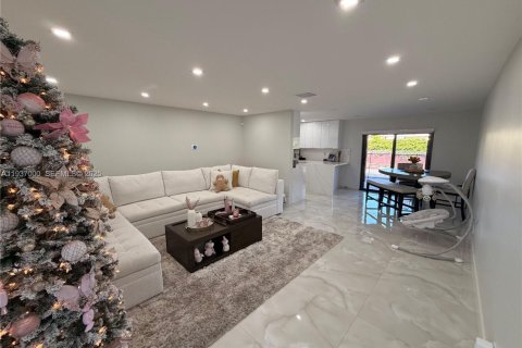 House in Lauderhill, Florida 2 bedrooms, 113.53 sq.m. № 1994881 - photo 4