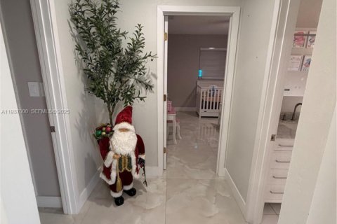 House in Lauderhill, Florida 2 bedrooms, 113.53 sq.m. № 1994881 - photo 13