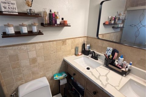 House in Lauderhill, Florida 2 bedrooms, 113.53 sq.m. № 1994881 - photo 22