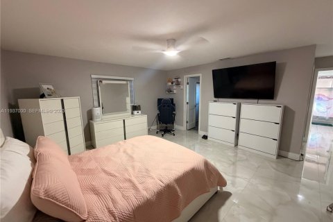 House in Lauderhill, Florida 2 bedrooms, 113.53 sq.m. № 1994881 - photo 25