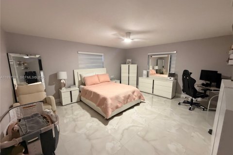 House in Lauderhill, Florida 2 bedrooms, 113.53 sq.m. № 1994881 - photo 20
