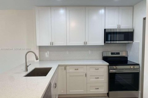 Appartement à louer à Miami, Floride: 2 chambres, 74.69 m2 № 2027983 - photo 4