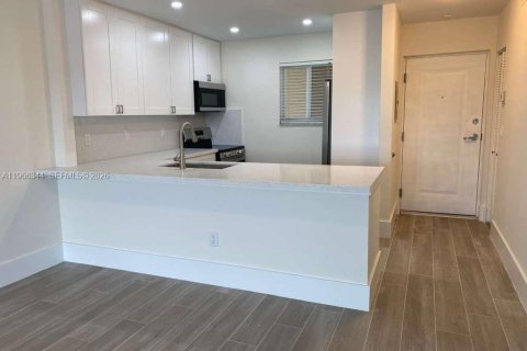 Appartement à louer à Miami, Floride: 2 chambres, 74.69 m2 № 2027983 - photo 2