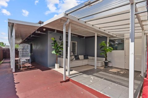 Купить виллу или дом в Майами, Флорида 3 спальни, 117.06м2, № 1942512 - фото 25