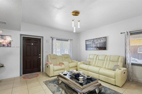 Купить виллу или дом в Майами, Флорида 3 спальни, 117.06м2, № 1942512 - фото 13