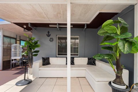 Купить виллу или дом в Майами, Флорида 3 спальни, 117.06м2, № 1942512 - фото 23