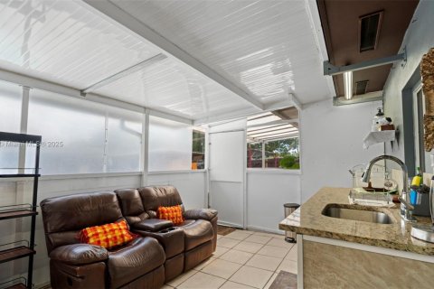 Купить виллу или дом в Майами, Флорида 3 спальни, 117.06м2, № 1942512 - фото 22