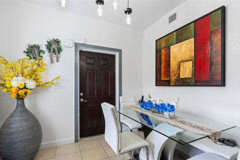 Купить виллу или дом в Майами, Флорида 3 спальни, 117.06м2, № 1942512 - фото 9