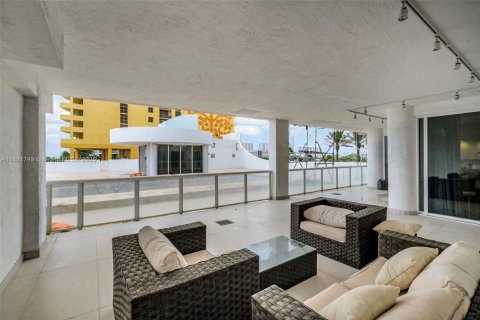 Condominio en venta en Sunny Isles Beach, Florida, 3 dormitorios, 187.66 m2 № 2077105 - foto 19