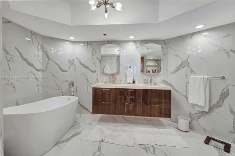 Condominio en venta en Sunny Isles Beach, Florida, 3 dormitorios, 187.66 m2 № 2077105 - foto 23