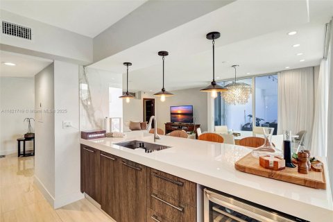 Condominio en venta en Sunny Isles Beach, Florida, 3 dormitorios, 187.66 m2 № 2077105 - foto 12