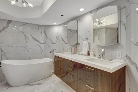 Condominio en venta en Sunny Isles Beach, Florida, 3 dormitorios, 187.66 m2 № 2077105 - foto 24