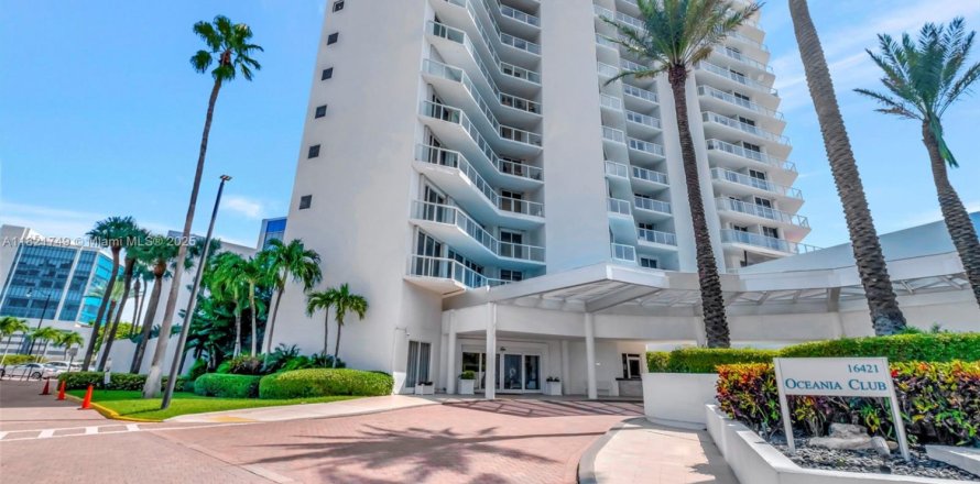 Condominio en Sunny Isles Beach, Florida, 3 dormitorios № 2077105