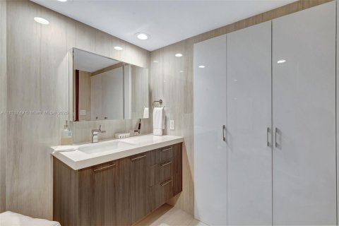 Condominio en venta en Sunny Isles Beach, Florida, 3 dormitorios, 187.66 m2 № 2077105 - foto 26