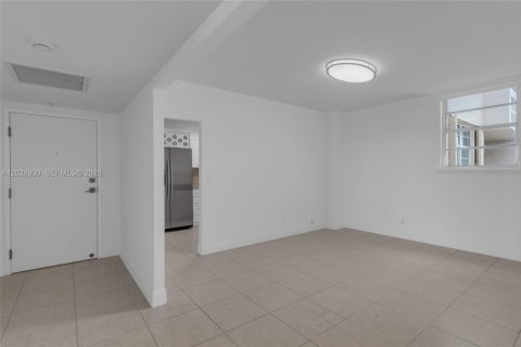 Снять в аренду кондоминиум в Корал-Гейблс, Флорида 2 спальни, 140.28м2, № 2155113 - фото 15