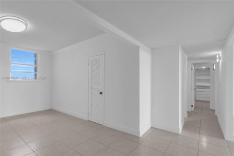 Снять в аренду кондоминиум в Корал-Гейблс, Флорида 2 спальни, 140.28м2, № 2155113 - фото 12
