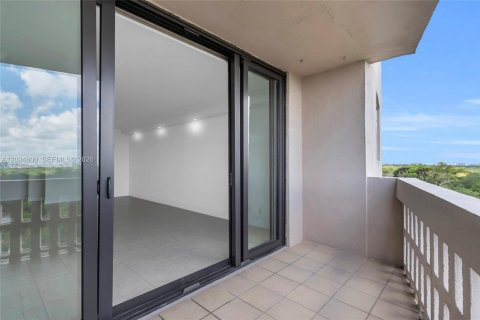 Снять в аренду кондоминиум в Корал-Гейблс, Флорида 2 спальни, 140.28м2, № 2155113 - фото 17