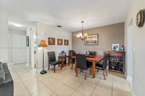 Condominio en venta en Hollywood, Florida, 2 dormitorios, 88.26 m2 № 2244167 - foto 10