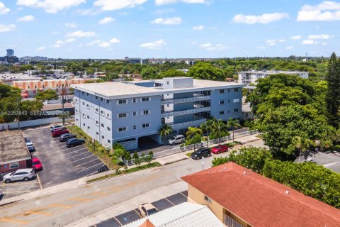 Condominio en venta en Hollywood, Florida, 2 dormitorios, 88.26 m2 № 2244167 - foto 26