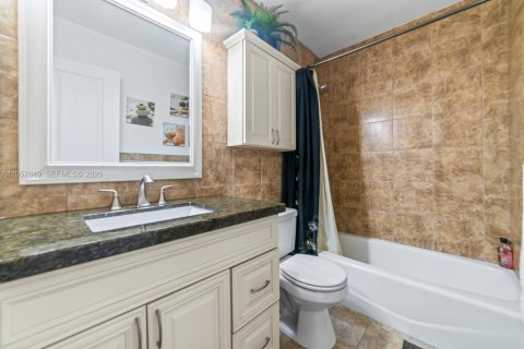 Condominio en venta en Hollywood, Florida, 2 dormitorios, 88.26 m2 № 2244167 - foto 18