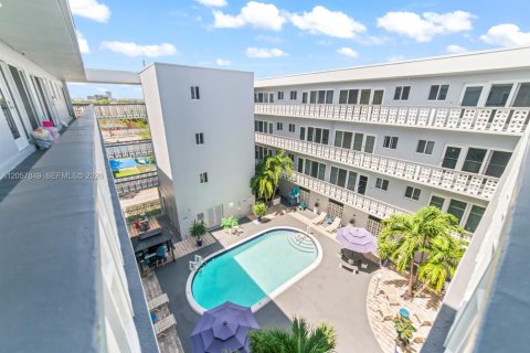 Condominio en venta en Hollywood, Florida, 2 dormitorios, 88.26 m2 № 2244167 - foto 19