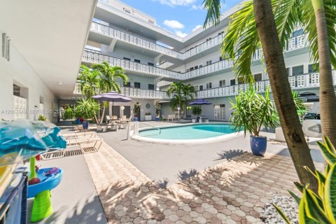 Condominio en venta en Hollywood, Florida, 2 dormitorios, 88.26 m2 № 2244167 - foto 3