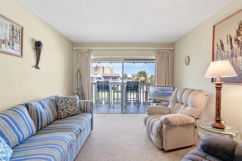 Condo in New Smyrna Beach, Florida, 1 bedroom  № 1437911 - photo 3