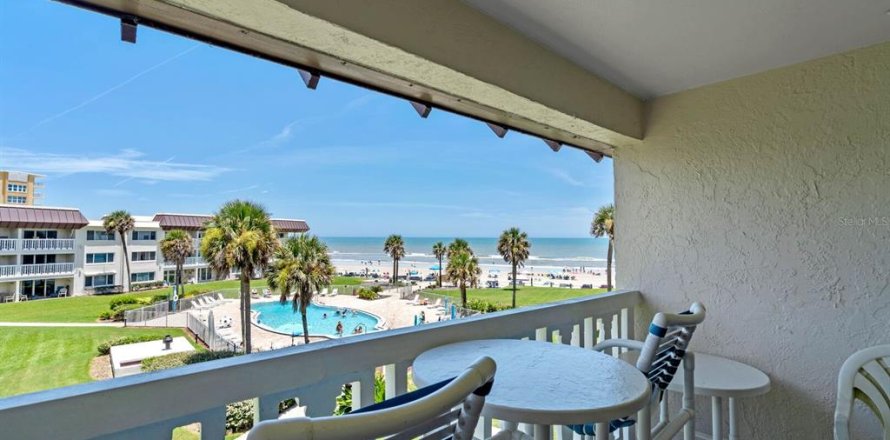 Condo in New Smyrna Beach, Florida, 1 bedroom № 1437911