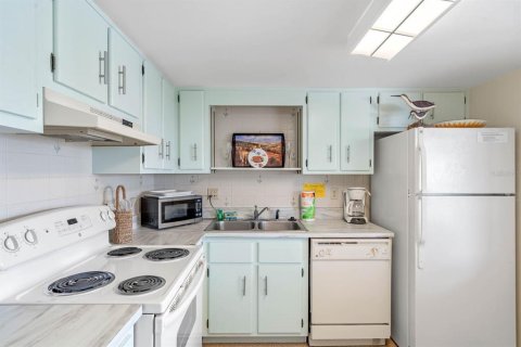 Condo in New Smyrna Beach, Florida, 1 bedroom  № 1437911 - photo 9