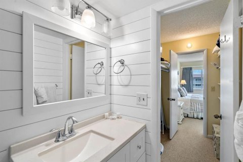 Condo in New Smyrna Beach, Florida, 1 bedroom  № 1437911 - photo 14