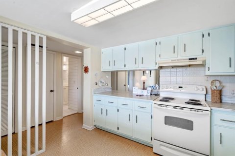 Condo in New Smyrna Beach, Florida, 1 bedroom  № 1437911 - photo 11